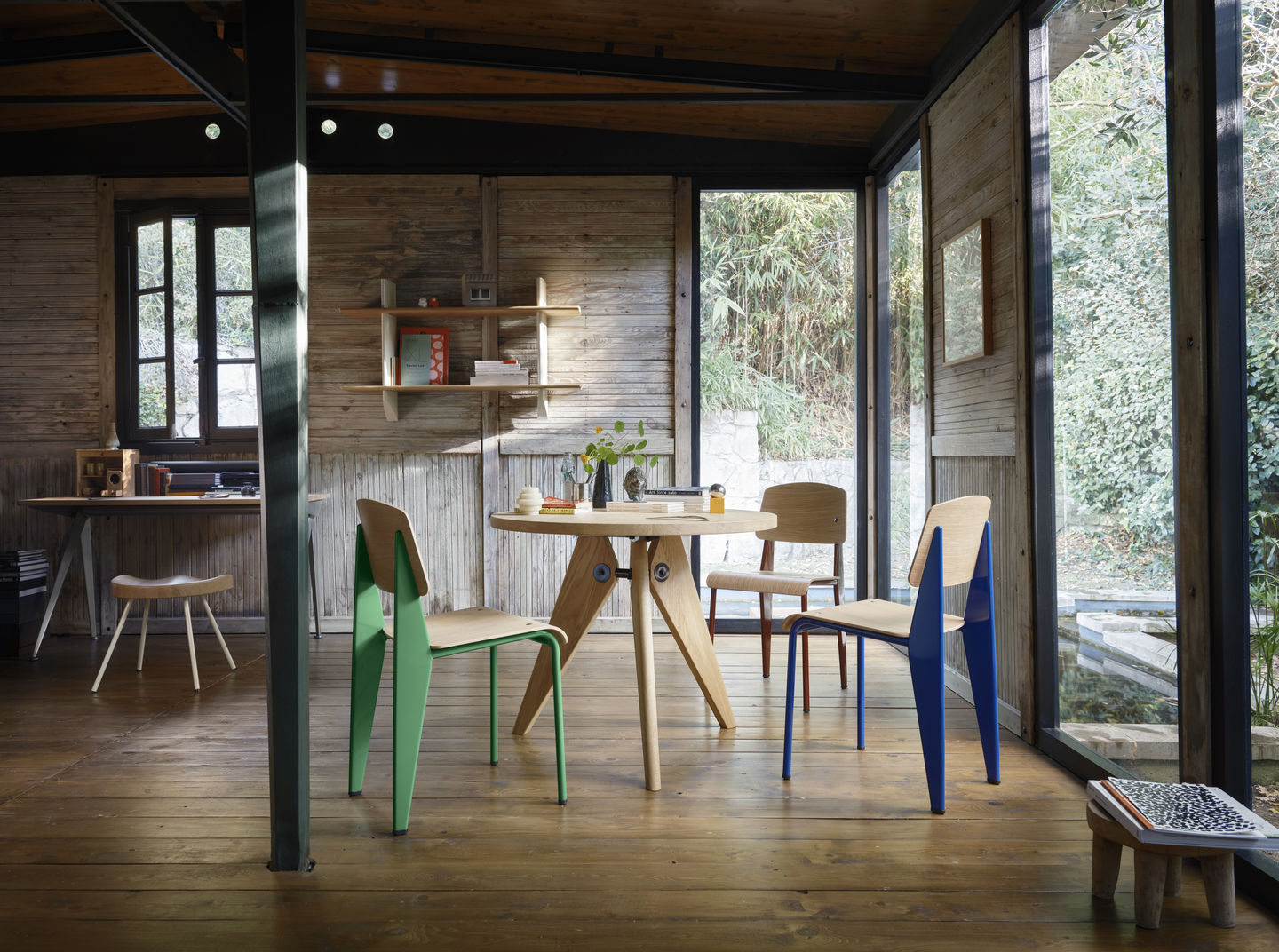 Standard stoler design Jean Prouvé for Vitra