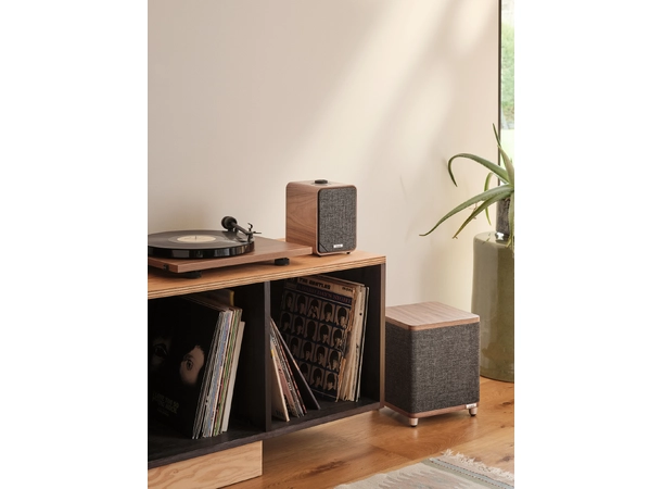 Ruark MR1 Mk3 høyttalere + Rega Planar 1 platespiller